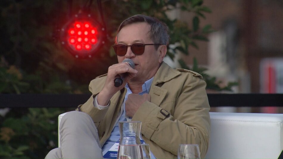 Między realizmem a fikcją. Jaki wpływ na nasze życie mają seriale? 