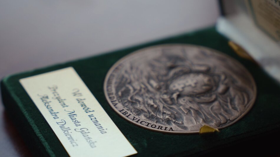 Prezydent Gdańska dał medal szefowi cukierni