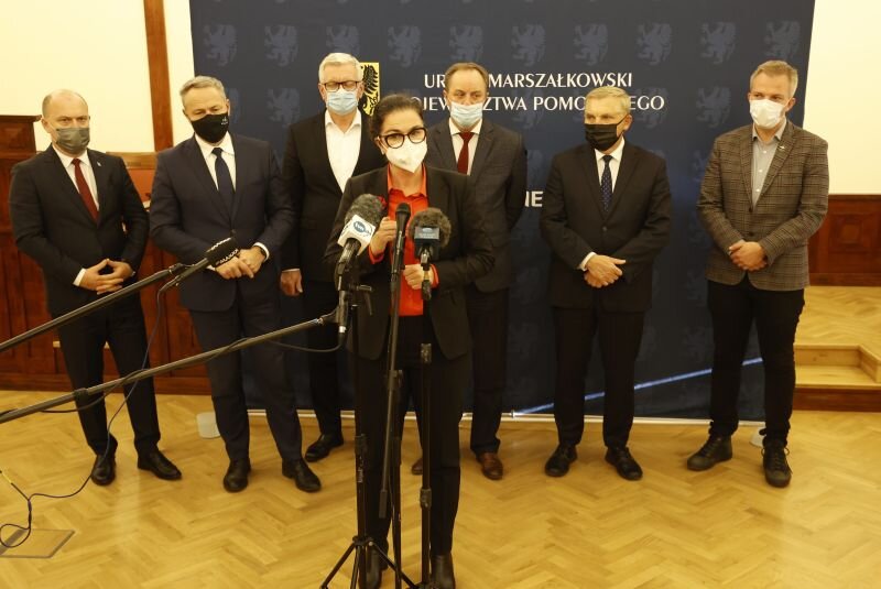 Wspólny briefing marszałka województwa i prezydentów Unii Metropolii Polskich